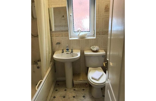 Worksop House | 42 Beaumont Rise Rental - Worksop