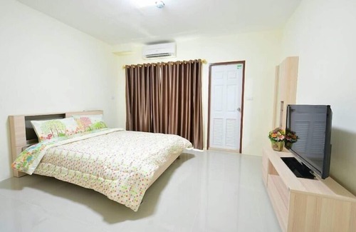 Nong Bon Hotel | 42 Place