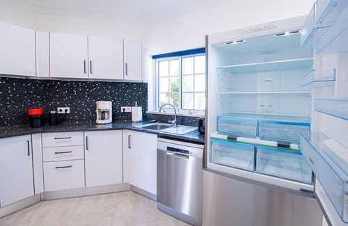 Carvoeiro Ski Chalet | 42 Presa do Moura, beautiful townhouse on stunning complex with pool and gym!