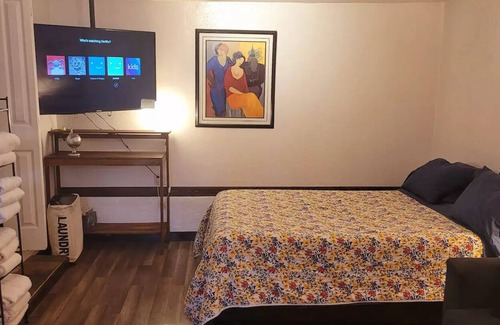 View Park-Windsor Hills Apartment | 420 Friendly Sweet Lil' Guesthouse by Sofi & LAX