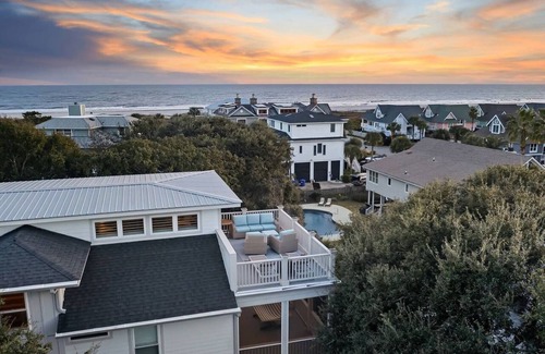 Isle of Palms House | 4202 Palm Blvd.- 7 bedrooms, pool, putting green, Ocean side of Palm Blvd.