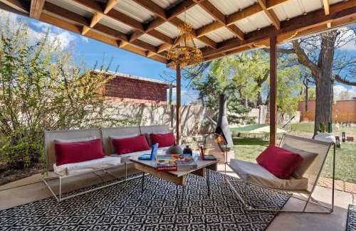 Santa Fe House | 428 Alta Vista