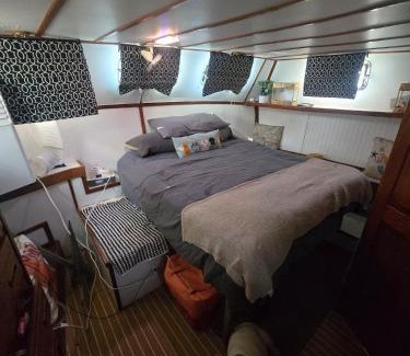 Key West Boat Rental | 43' Classic Trawler 5 Star Resort Pools, Views, Dining Free Shuttle to Downtown