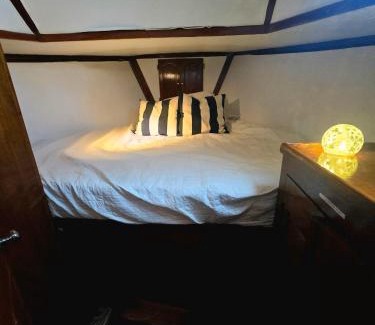 Key West Boat Rental | 43' Classic Trawler 5 Star Resort Pools, Views, Dining Free Shuttle to Downtown