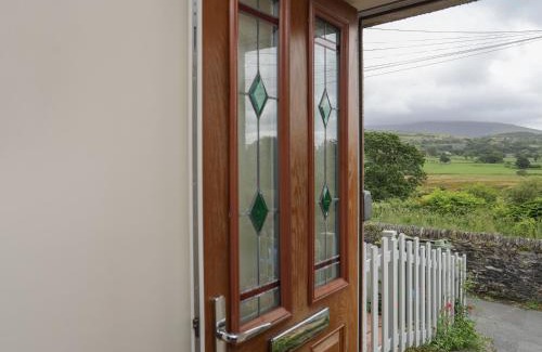 Llanllyfni House | 43 Hyfrydle Road