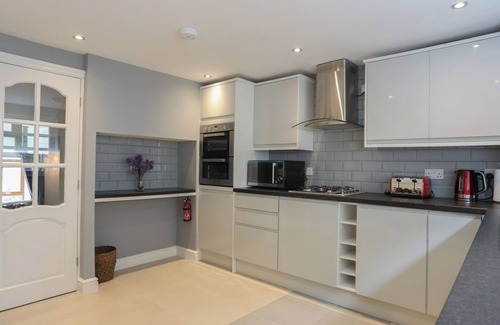 Llandwrog House | 43 HYFRYDLE ROAD, with open fire in Penygroes