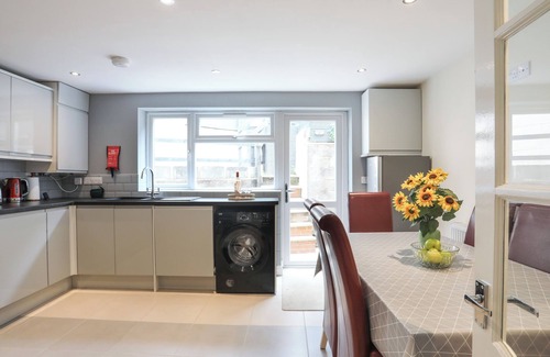 Llandwrog House | 43 HYFRYDLE ROAD, with open fire in Penygroes