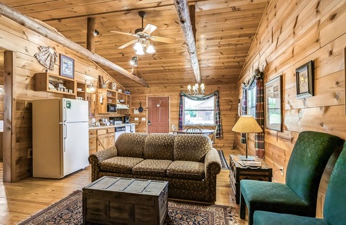 Mountain View Cabin | #43 Pinewoods Cabin: Lancaster & Co