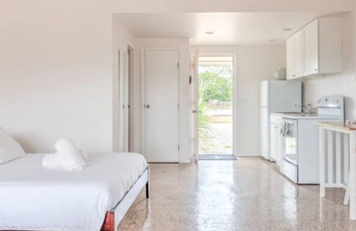 Montauk Hotel | 435 East Lake