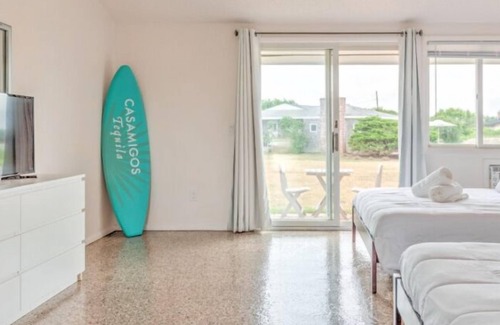 Montauk Hotel | 435 East Lake