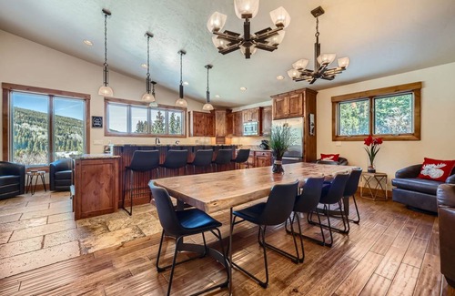 Blue River House | 437 m² House ∙ 4 bedrooms ∙ 10 guests