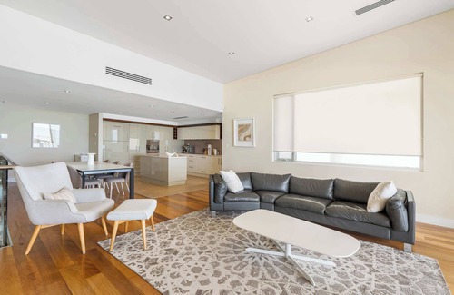 McCracken House | 43A Hayward Ct - Beachfront, Linen and Wi-Fi