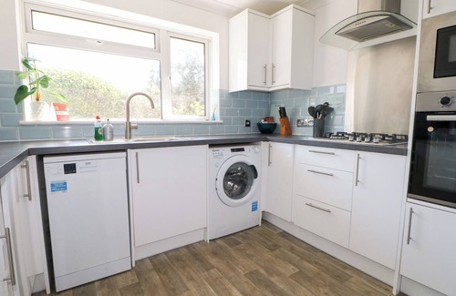 Pagham Cottage | 44 WEST FRONT ROAD, pet friendly, character holiday cottage in Pagham
