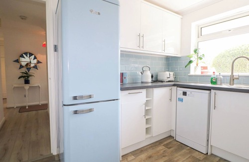 Pagham Cottage | 44 WEST FRONT ROAD, pet friendly, character holiday cottage in Pagham