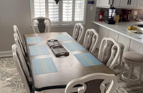 Dennisville House | 4426 Venicean Road North