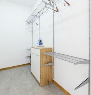 Svyatoshyns'kyi District Apartment | 45 Kyiv Lovely Apartment in Nyvky Park