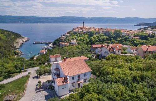 Vrbnik Apartment | 45 m² Apartment ∙ 2 bedrooms ∙ 4 guests