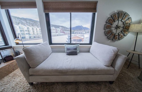 Lakeside Village Condo | 45 m² Condo ∙ 4 guests