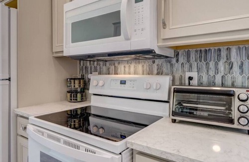 Northside House | 45 Min to Amelia Island | Jacksonville Home with pool
