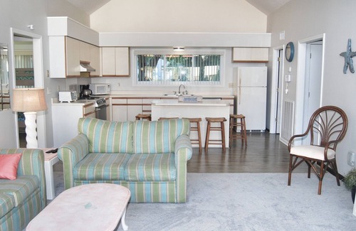 Windy Hill House | 4510 Seaview Street Nmb 3 Bedroom Home by Redawning