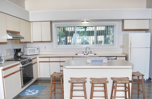 Windy Hill House | 4510 Seaview Street Nmb 3 Bedroom Home by Redawning