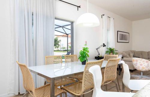 Bellavida House | 4572 Perfect home for your family close to all parks