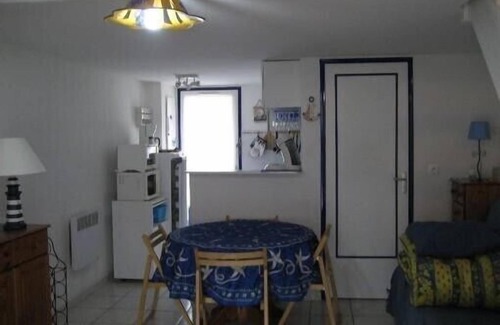 Valras-Plage Cabin | 45m2 two-storey T3 villa for 6 people in private residence with swimming pool