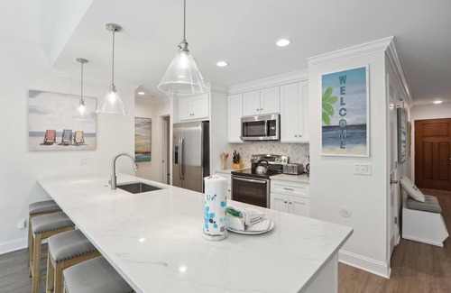 Folly Field House | 46 Folly Field, Quick Walk to Beach, Large Pool, Private Yard, Pet Friendly