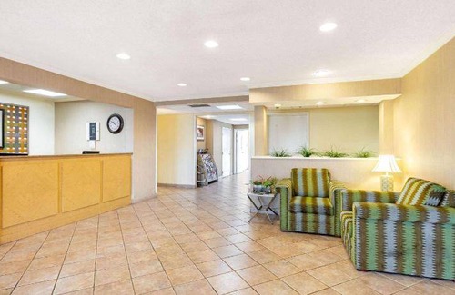 Biggs Field Hotel | 46 m² Hotel ∙ 127 guests