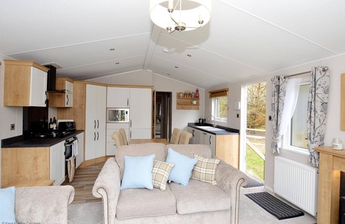 Weybourne Cottage | 476 Kelling Heath - a holiday caravan that sleeps 4 guests in 2 bedrooms