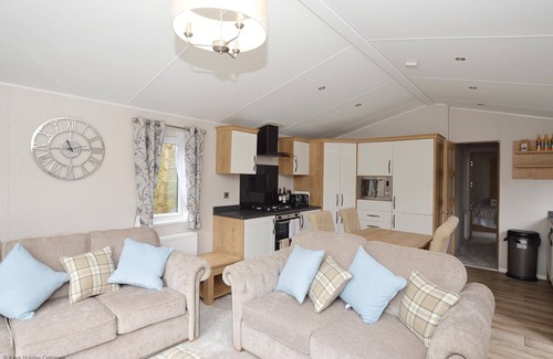 Weybourne Cottage | 476 Kelling Heath - a holiday caravan that sleeps 4 guests in 2 bedrooms