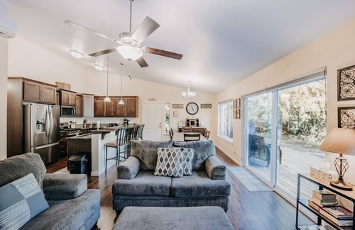 Maple Falls Cabin | 47MF - WiFi - Fireplace - Sleeps 6 by RedAwning