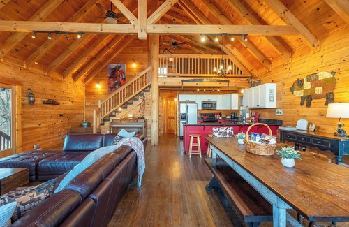 Marshall Cabin | 48 Acres~Hot Tub~Fire Pit~Game Room~Near Asheville