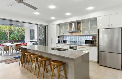 Mount Coolum House | 48 Boardrider Crescent