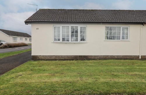 Scurlage House | 48 Gower Holiday Village