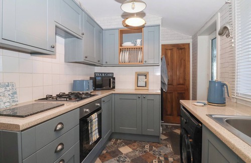 Withernsea Cottage | 48 WAXHOLME ROAD, pet friendly, country holiday cottage in Withernsea