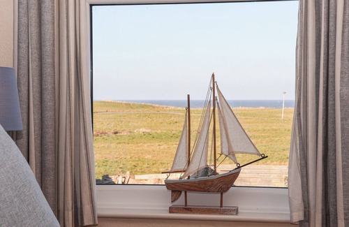 Withernsea Cottage | 48 WAXHOLME ROAD, pet friendly, country holiday cottage in Withernsea