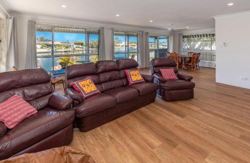 Forster House | 48 Wyuna Place