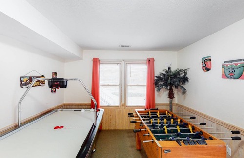 Whalehead Beach House | 481 m² House ∙ 8 bedrooms ∙ 16 guests