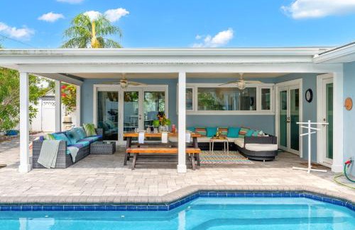 Venetian Way House | 4822 Fairview Dr