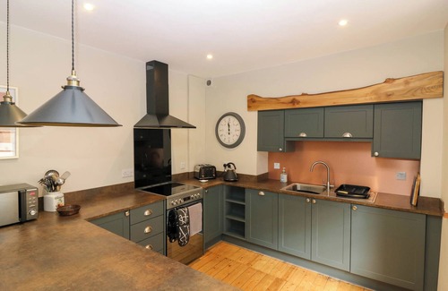Jedburgh Cottage | 49 CASTLEGATE, pet friendly, character holiday cottage in Jedburgh