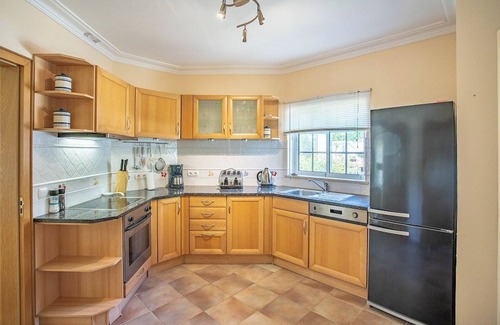 Carvoeiro Ski Chalet | 49 Presa da Moura Superbly 2 Bed Townhouse Close to Carvoeiro