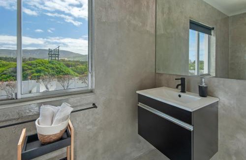 Westcliff Apartment | 49 Whalerock