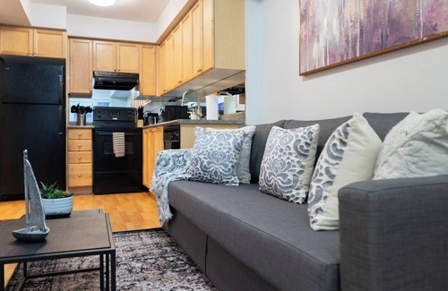 Churchill Meadows Apartment | 4975 Southampton Drive
