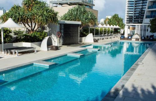Surfers Paradise Apartment | 49th Floor Apartment with Ocean and Skyline Views sitting above the Hilton Hotel