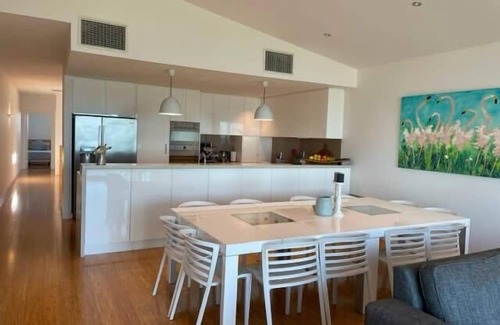 Victor Harbor House | 4A Franklin Pde Encounter Bay - Linen & Wi-Fi