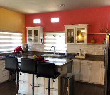 Cerritos Apartment | 4AP Luxury 1 Bedroom 2 Bath Condo Pool Cerritos