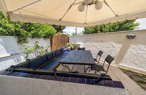 Latina Lido Villa | 4BD, 2 BT Cozy Beach Villa