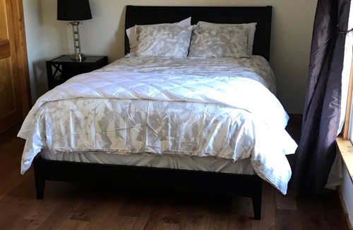 Logan House | 4BD/3BA, 12 Mins To Park, WiFi, Hot Tub, Rec Room