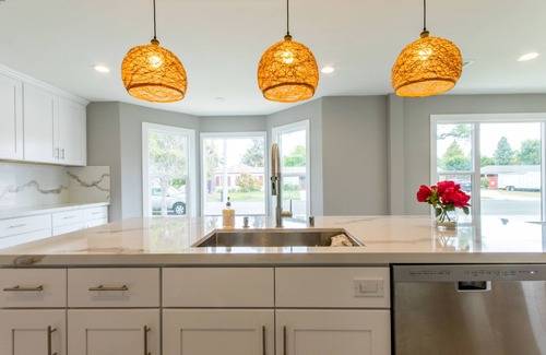 Westside Costa Mesa House | 4bd 3ba modern house Disneyland & Beach